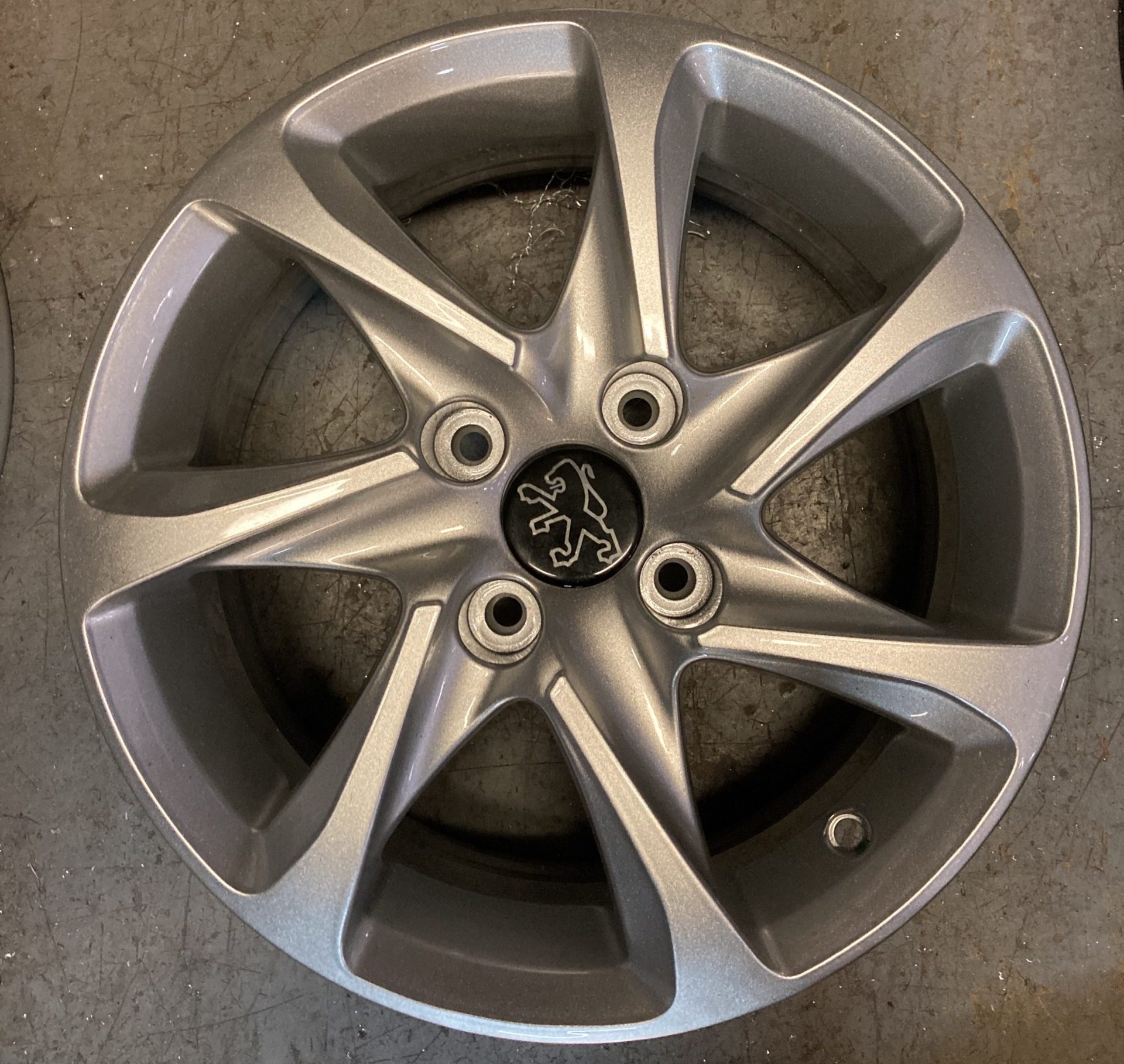 Peugeot 208 15” Alloys | 9673773577