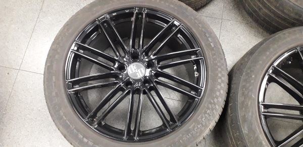 MAK VW Toureg 21" Alloys by Mak with Radar Dmax tyres