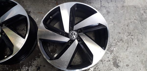 SOLD - VW 18" Golf Alloys - 5G0 601 025 CN