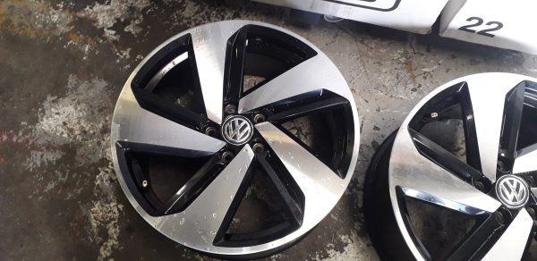 SOLD - VW 18" Golf Alloys - 5G0 601 025 CN