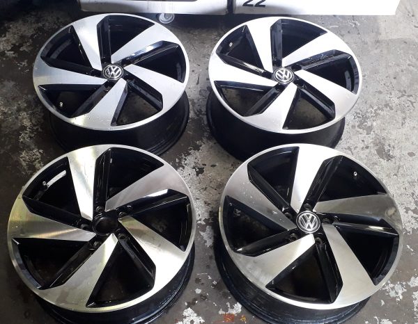 SOLD - VW 18" Golf Alloys - 5G0 601 025 CN