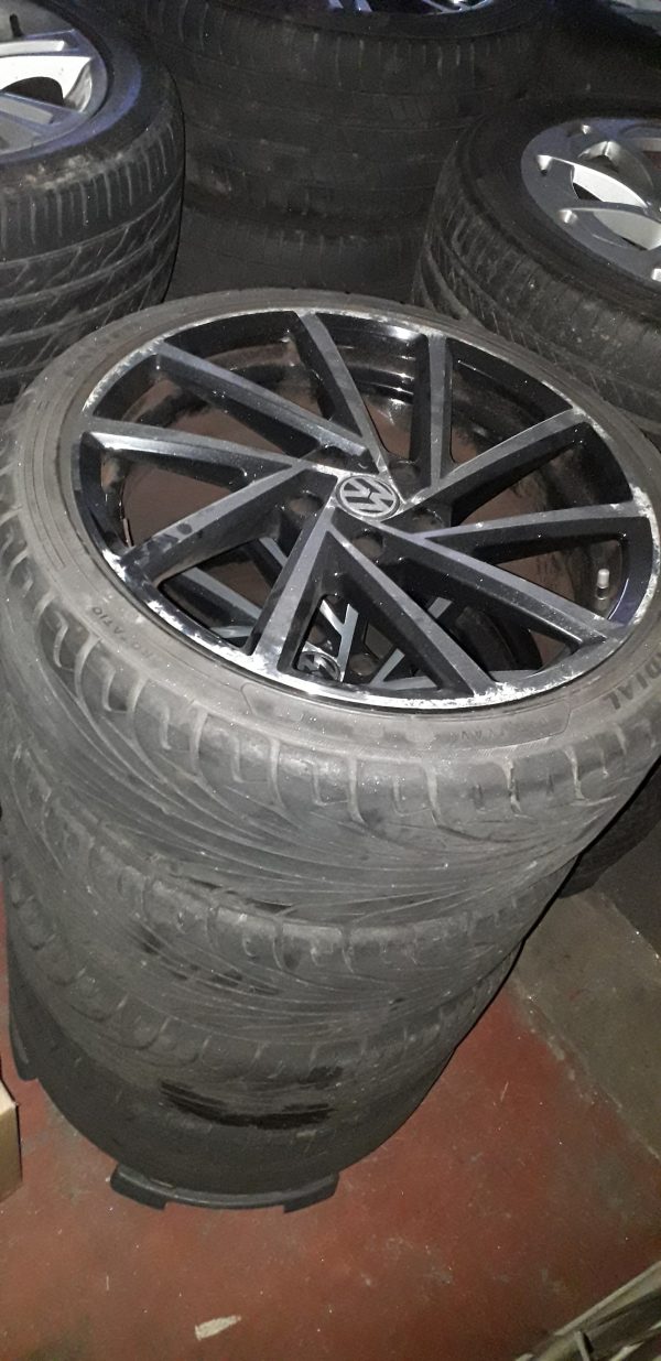 VW 18" Golf Reps with tyre