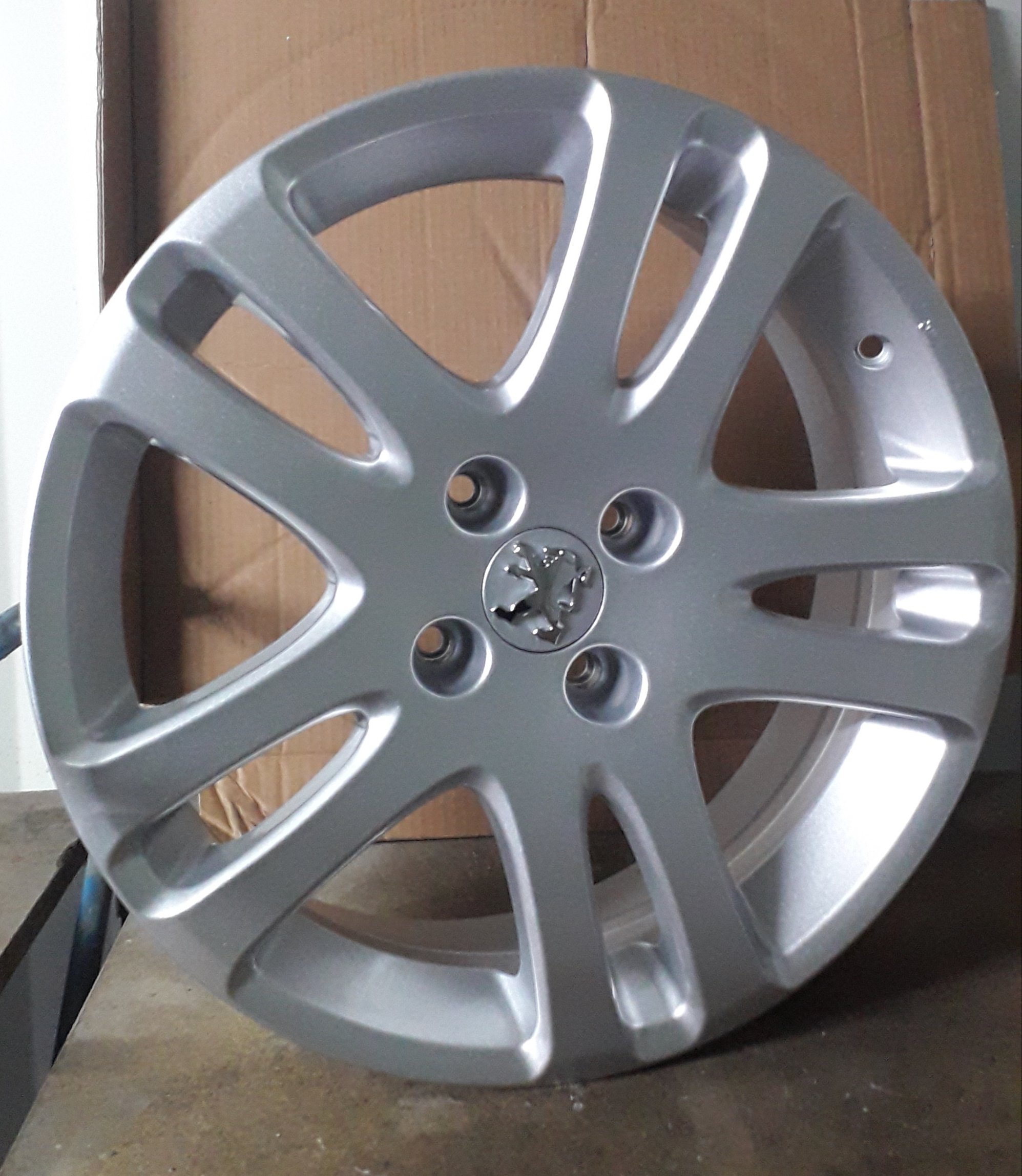 Peugeot Original 17 inch Alloy Wheel – 9606XZ – PE16/1