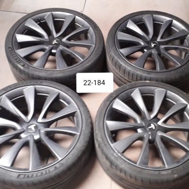 Tesla Model 3 Performance Original 20” Alloys with tyre – 1044227-00-D