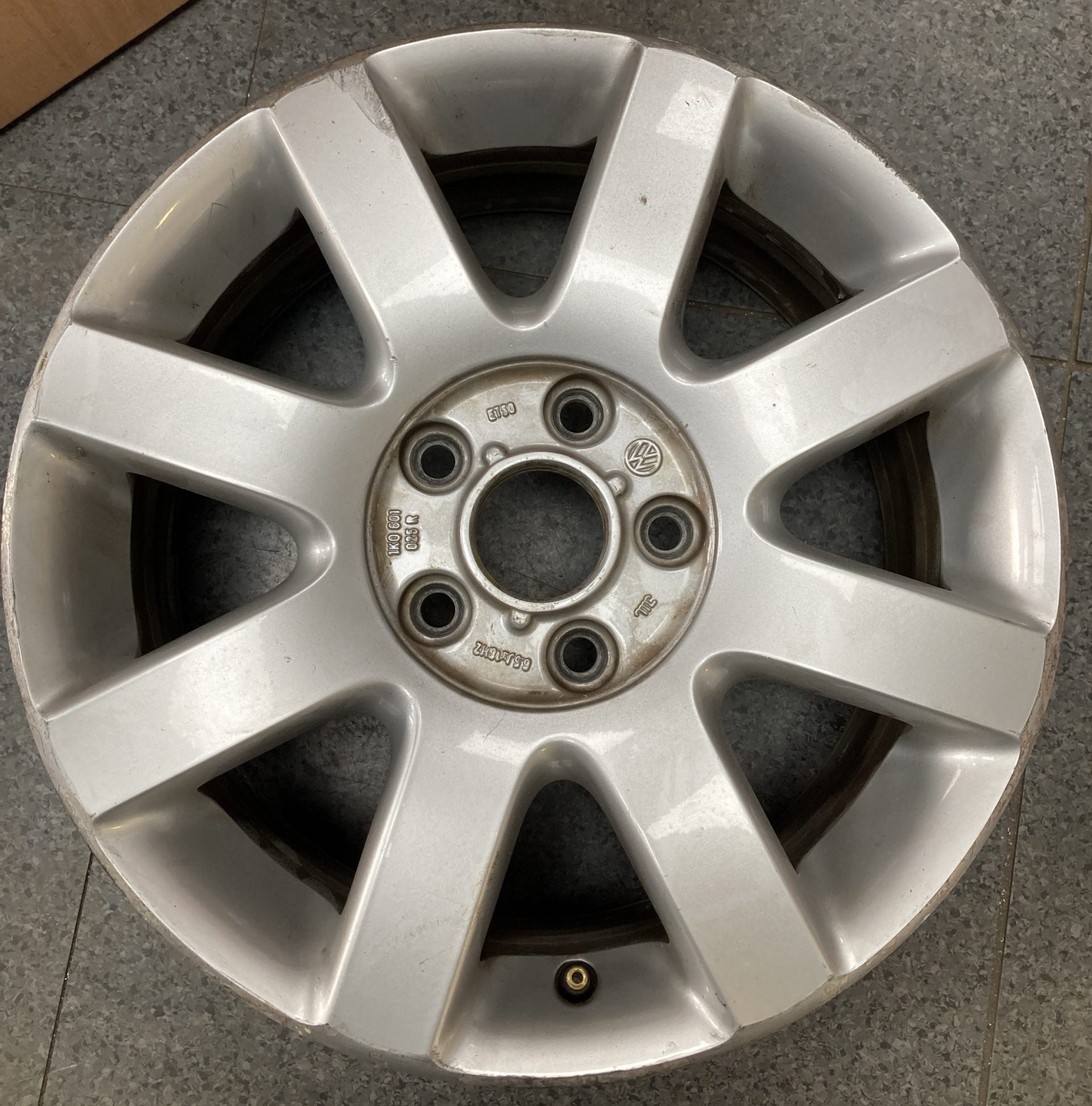 VW Touran Mk1 16" Alloy | 1K0601025R